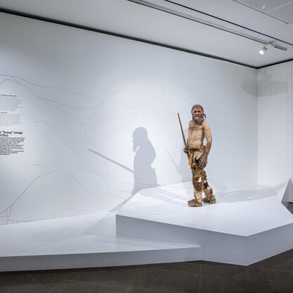 Reconstruction of the Iceman by Alfons & Adrie Kennis | © © South Tyrol Museum of Archaeology/Ochsenreiter