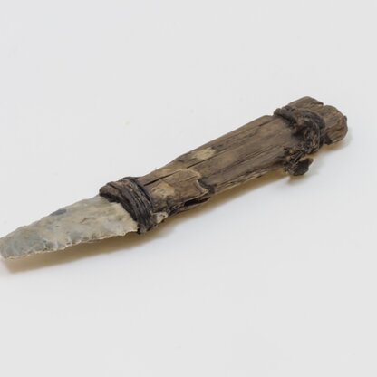 Flint dagger | © © South Tyrol Museum of Archaeology / Harald Wisthaler